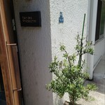 パン・デ・フィロゾフ - 店舗外観 (入口右側の表札周り)