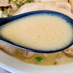 麺屋　たか - 濃厚な鶏白湯スープ！ちょっと甘めのスープ