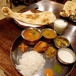 Jhad Pul  - regular thali 2000円