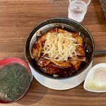 アシェットおひるごはん - 温玉トッピングと、ワカメスープ