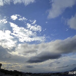 大元 - 遠い宇宙から友人が訪ねて来たら真っ先に見せて自慢したいのが明るい空だ。オウなぜ宇宙が青い？縁が赤いのはホワイ？と聞いてくるので、あーこれは太陽からの光線がレイリー散乱と言う現象でカクカクシカジカ^_^