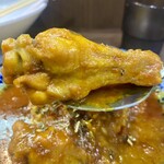 ヌードル＆スパイスカレー 今日の1番 - 手羽元　あっぷ(お皿には2本入っていました)