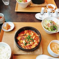 盤古殿 コレド日本橋店 - 麻婆豆腐鉄板仕上げ