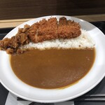 マイカリー食堂 - 福神漬けたっぷり載せちゃいました、ロースかつカレー
