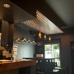 居酒屋 黒電話 - そう広くは無い店内にはお洒落な雰囲気が◎