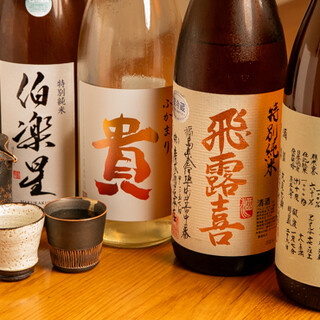 日本酒やワインをはじめとした多彩なドリンク◆美しい酒器も