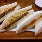 ハムカツタマゴ200円とフルーツ220円