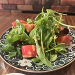 元町RUKE - サラダ　トマトも酸味のきいた美味しいのでした。