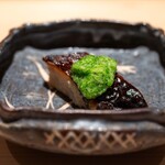 鮨仙八 - 2024.5 北海道産真ほっけ味噌漬け焼き 叩きオクラ乗せ