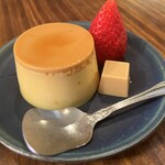 元町RUKE - デザートのプリンもこだわりの美味しいのです。