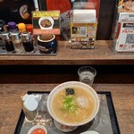 らあめん花月嵐 - 紅生姜とすり胡麻付き。