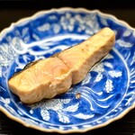 道人 - ⑥能登産のサクラ鱒 ～脂ののったサクラ鱒を炭焼きにしたシンプルな焼き物だが、ジューシーさが半端ない。