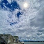 みなと市場 小松鮪専門店 - 癒しの美しい空と龍神雲と海に感謝致します。