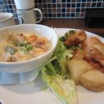 ユルリサロン×ハナウタカフェ - 里芋と鶏肉の豆乳のグラタン＋ジャガイモとチキンのスイートチリソース