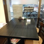 三好弥 - テーブル席の様子