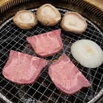 にくやのにかい - 