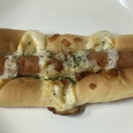 しばぱん - ラクレットチーズウインナー