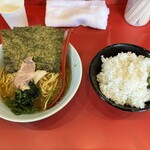 Yokohama Ramen Ryouma - ラーメン (並) ¥750 ※ライス食べ放題