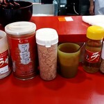 家系総本山 吉村家 - 味変のアイテム