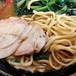 家系総本山 吉村家 - 麺とチャーシュー