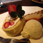 日和cafe - アールグレイのチーズケーキと苺のロールケーキのハーフ＆ハーフ