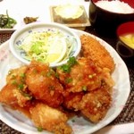 Izakayamoriji - 朝昼兼用で、山盛り唐揚げ定食カニクリームコロッケトッピング！(＾ｰ^)ノ
                      ご飯、お味噌汁がお代わり自由で嬉しいお店(^O^)
                      料理も美味しい(￣▽￣)