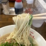 太宰府八ちゃんラーメン - 細麺ストレート