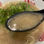 太宰府八ちゃんラーメン - あっさり目のスープ
