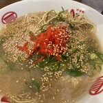 太宰府八ちゃんラーメン - 胡麻と紅生姜は多めに