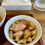 ヨコクラストアハウス - つけスープ、燻製チャーシューが一杯、