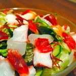 魚よし - 人気メニューのひとつ『海鮮サラダ(￥1050)』この日はマグロ・タコ・ホタテ・エビ♪
