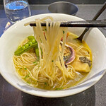 Japanese Soba Noodles 蔦 - 自家製麺のストレート細麺