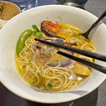 Japanese Soba Noodles 蔦 - 「大アサリ」に自家製モンペリエバターと黒オリーブの自家製タプナードを添えて