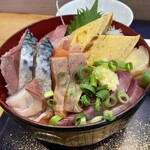 鮨割烹かつうら - 料理写真:海鮮丼