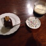 シティーライト - 琥珀の女王（右）ノアケーキ（左）