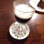 シティーライト - 琥珀の女王、奥はノアケーキ