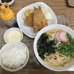 うどん家 丸孝 - 通常は小うどんです！現在３周年記念{うどん大盛無料}だったので写真は大盛です♪