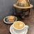 MILHONEY COFFEE - ドリンク写真:Flat White、クマデプレーンマフィン
