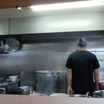 法隆 - 手入れの行き届いた厨房内