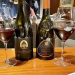 エレゾゲート - エレゾラベルのワインはシラーとヴィオニエのブレンドで、少しスパイシーだけどそれほど重くない感じ。もうひとつはイタリア地ブドウのワインで、タンニンは多めだけれどジューシーでわりと飲みやすかったです。