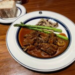 エレゾゲート - ランチのメイン料理　蝦夷鹿のストロガノフ煮込み　煮込みの蝦夷鹿はもちろん、付け合わせのアスパラもキノコも美味しかった！