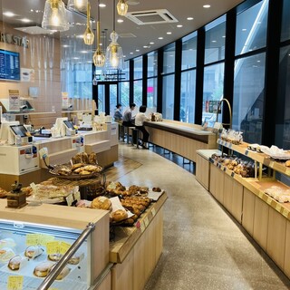 ベーカリー&カフェ アンジェラ ウィズ ロースター_2