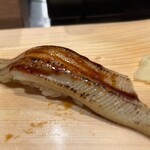 鮨と天ぷら にほんのうみ - 穴子は軽く炙ってます