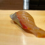 鮨と天ぷら にほんのうみ - シマアジ　まったり感が振り切ってます