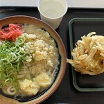 Fujimi Udon - 2024/06/04
                        温かけうどん 290円
                        麺増量 1玉 120円
                        野菜かき揚げ 150円