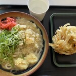 富士見うどん - 2024/06/04
      温かけうどん 290円
      麺増量 1玉 120円
      野菜かき揚げ 150円
