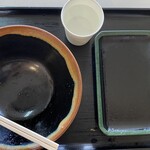 富士見うどん - 2024/06/04
      温かけうどん 290円
      麺増量 1玉 120円
      野菜かき揚げ 150円