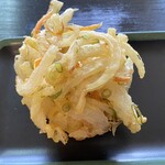 Fujimi Udon - 2024/06/04
                        温かけうどん 290円
                        麺増量 1玉 120円
                        野菜かき揚げ 150円
