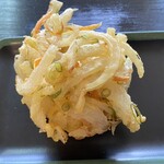 富士見うどん - 2024/06/04
      温かけうどん 290円
      麺増量 1玉 120円
      野菜かき揚げ 150円
