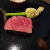 JAM17 DINING - 400℃で旨味を閉じ込めた国産牛モモ肉の石窯グリル